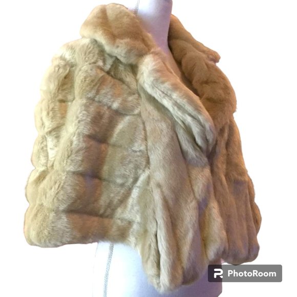 INC International Concepts Women's Faux Fur Cape - Picture 2 of 6